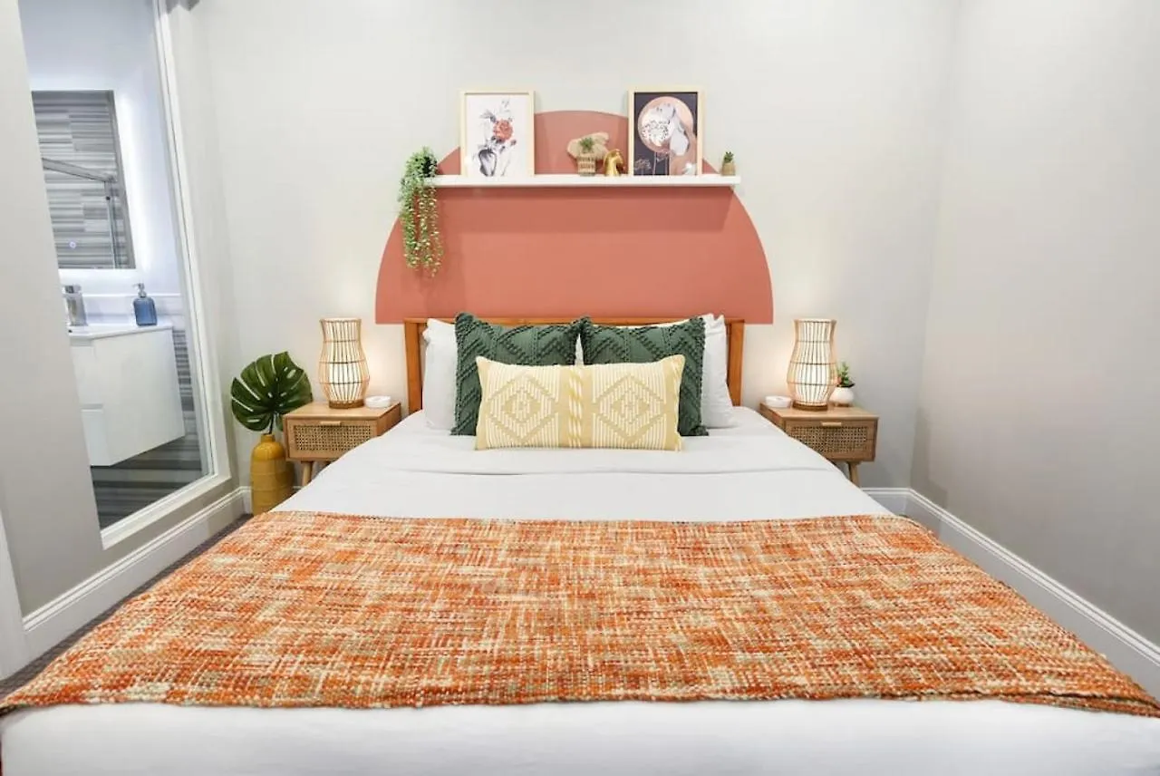 Hostwise Stays - The Washington At Chatham - Free Parking, Private Gym, More! Pittsburgh Apartment